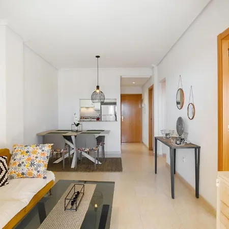 Modern 2 Bed In Torrievieja *